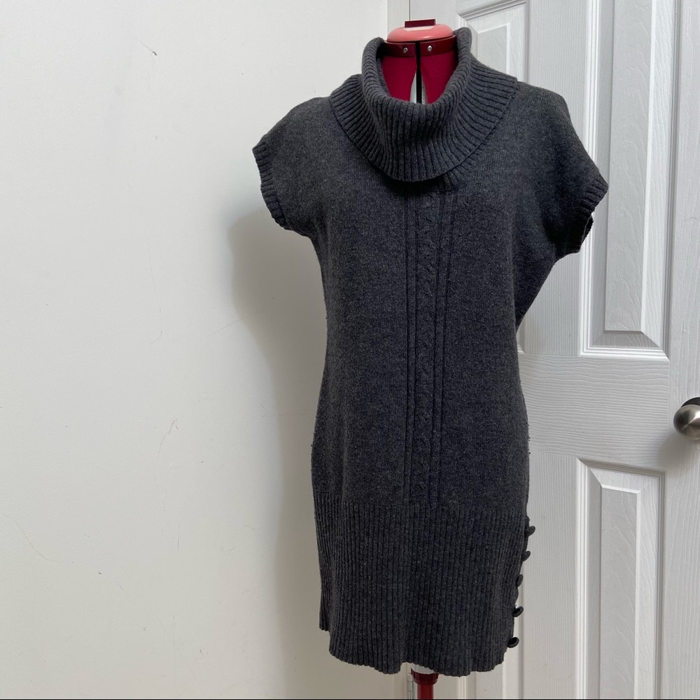 Majora women grey cowl neck sweater short sleeves tunic. Size XL. Used.